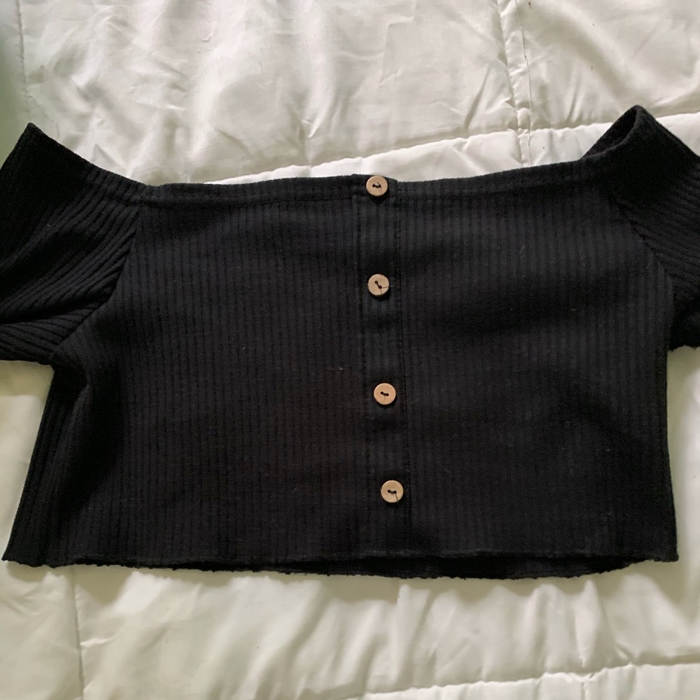 BLACK BUTTON DOWN CROP TOP